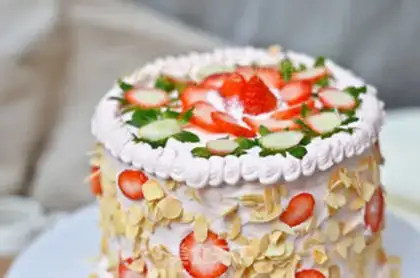 Make Strawberry cream cake step 17