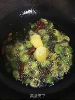 Make Pork chicken wings and potatoes step 4