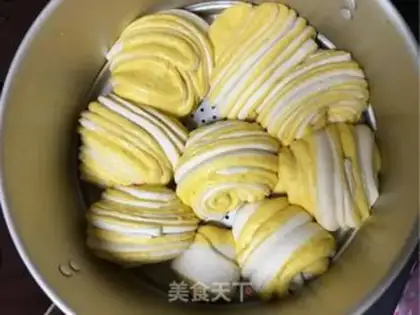 Make Pumpkin side double rolls step 2