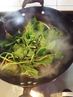 Make Scrambled spinach step 1