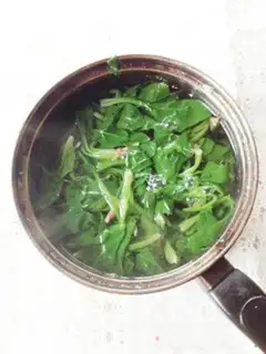 Make Scrambled spinach step 2