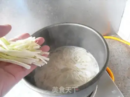 Make Onion noodles step 3