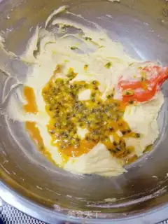 Make A pound cake of clot nuts step 3