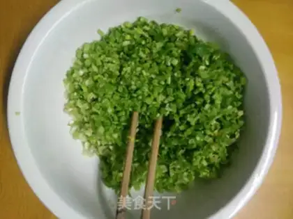 Make Celery pork dumplings step 4