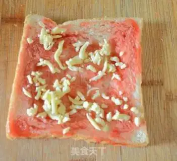 Make A little pizza from the pasta step 4