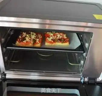 Make Shrimp tomato toast pizza step 7