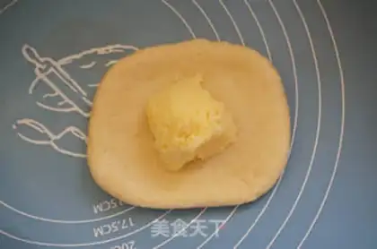 Make Cardiac coconut bread step 7
