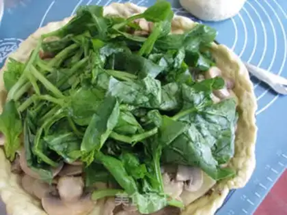 Make Chicago pie pizza step 15