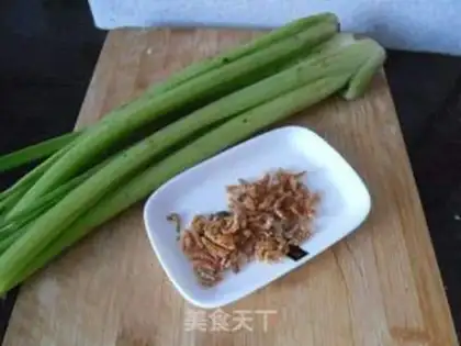 Make Shrimp fried celery step 0
