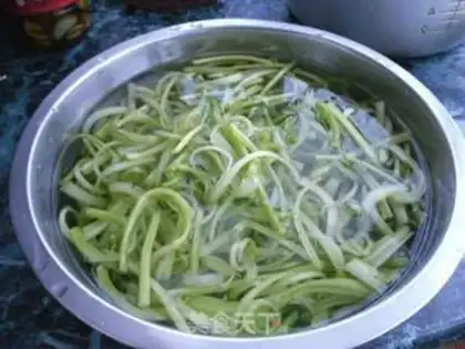 Make Shrimp fried celery step 3