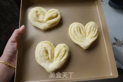 Make Cardiac coconut bread step 13
