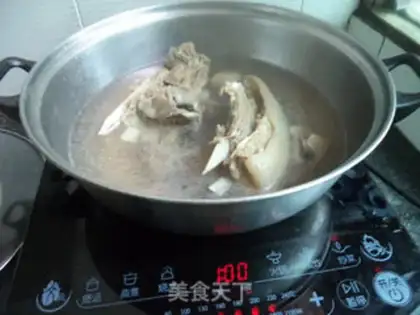 Make Tea and oil and lamb step 0