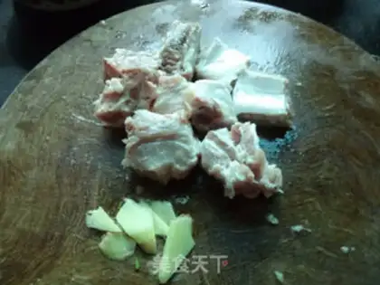 Make Lotus steamed ribs step 1