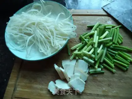 Make Garlic pasta step 1