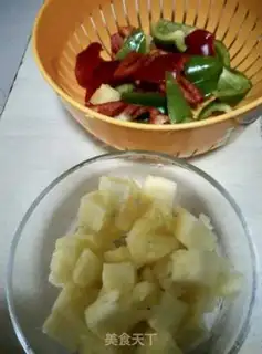 Make Pineapple curry step 1