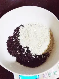 Make Two-colour black rice for tea and milk step 1