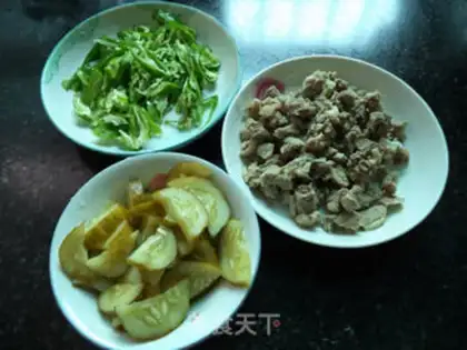 Make Sour cucumber fried duck step 0