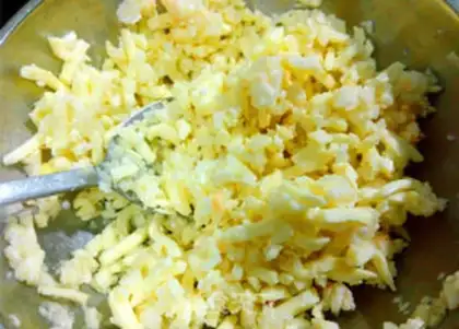 Make Garlic cheese toast step 4