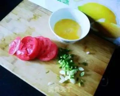 Make Tomato egg soup step 1