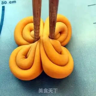 Make Fancy buns step 15