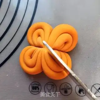 Make Fancy buns step 16