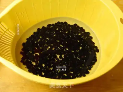 Make Black Bean Lotus Bone soup step 1