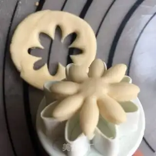 Make Fancy buns step 23