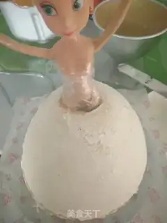 Make Barbie doll cake step 11