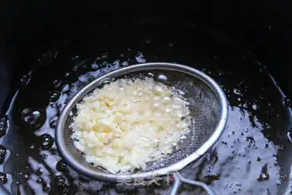Make Garlic fan dolls step 4