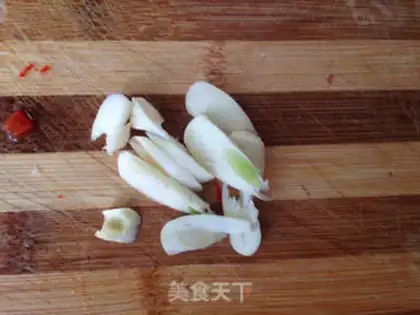 Make North African eggs step 1