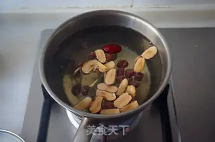 Make Gin and red-tree ginger tea step 1