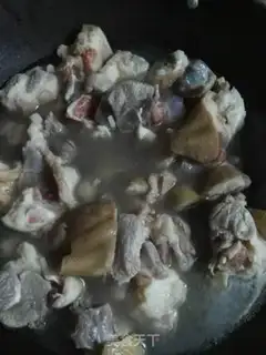 Make Cane pig feet dry pan step 0