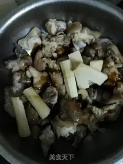 Make Cane pig feet dry pan step 1