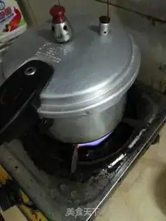 Make Cane pig feet dry pan step 2