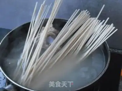 Make Bones soup for noodles step 1