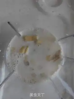 Make Banana shake step 1