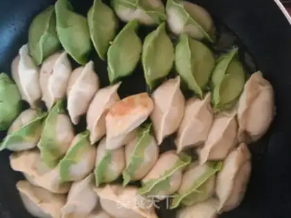 Make Pork dumplings step 1