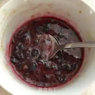 Make Blueberry honey cake step 1