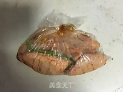 Make Three-juice chicken wings step 2