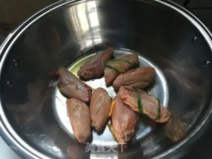 Make Three-juice chicken wings step 6