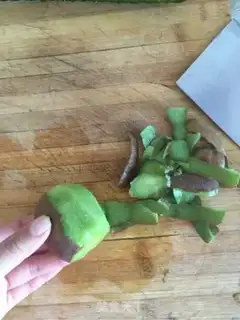 Make Monkey cucumber apple juice step 1