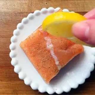 Make Salmon curry step 1