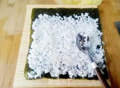 Make Meat pine sushi step 5