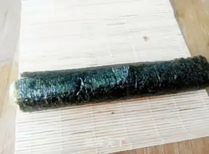 Make Meat pine sushi step 7