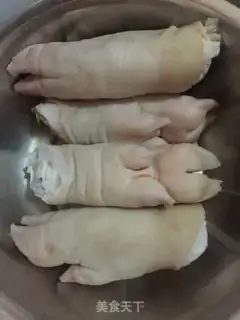 Make Red burning pig hoof step 0