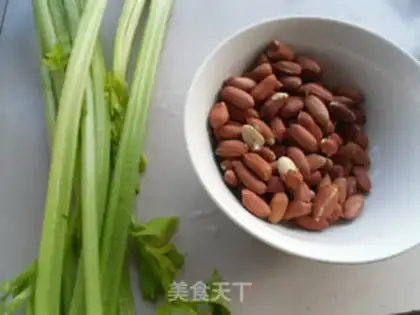 Make Celery with peanuts step 0