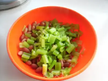 Make Celery with peanuts step 6