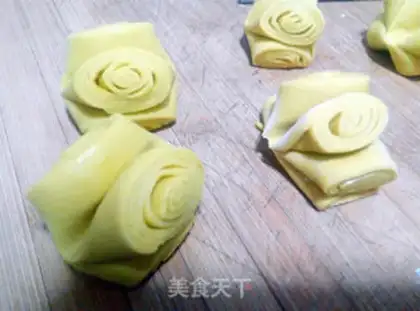 Make Smelt pumpkin rolls step 9