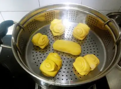 Make Smelt pumpkin rolls step 11
