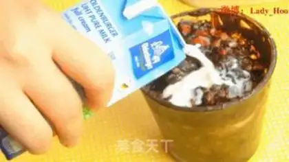 Make Coco Strawberry Heart Cup step 4